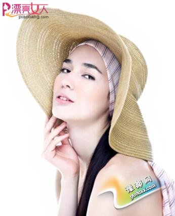 低头加深法令纹 战胜表情纹的“摩”法