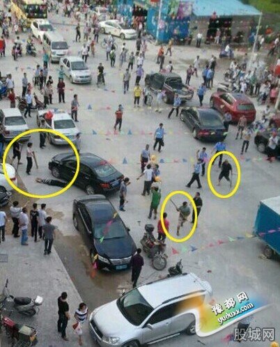 妇女乱扔垃圾遭阻引群殴