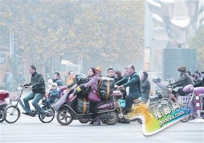 ֣�ݴ�ʯ���ܱ߽�ͨ������� ���˲�ʱ�����