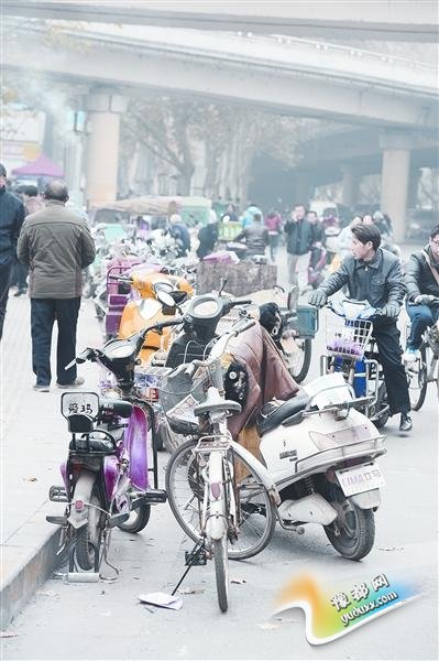 ֣�ݴ�ʯ���ܱ߽�ͨ������� ���˲�ʱ�����