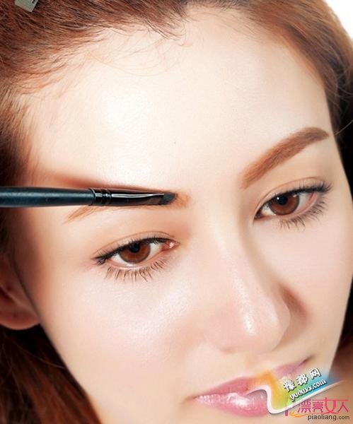 旧眼影“1物9用” 速速扔掉沉重的化妆包