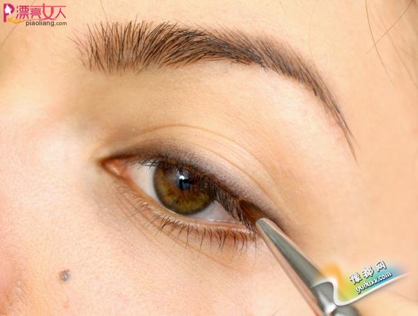 旧眼影“1物9用” 速速扔掉沉重的化妆包