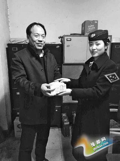  乘客火车上丢了8万现金当天找回 丢东西打12306
