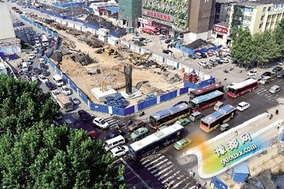  南阳路农业路口早高峰拥堵严重 提醒尽量绕行