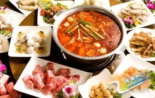 记者亲自试验，太吓人！你吃的不是火锅丸子，是乒乓球！