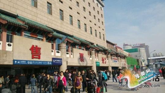 2016春运火车票今开抢 黄牛称多花150元保证上车