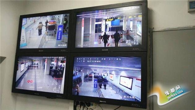 郑州地铁安装1800个摄像头 能看清乘客读的书
