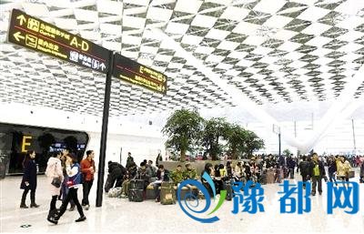 郑州机场T2航站楼周六首飞航班 4秒就能通关
