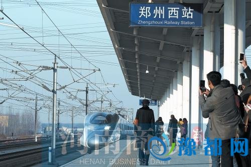 郑州高铁西站开通运营 有人1次买多张车票收藏