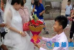 广东一对中学生举行婚礼 男孩16岁女孩14岁(图)