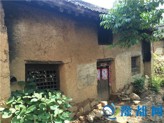 杜关镇贫困的住户房屋