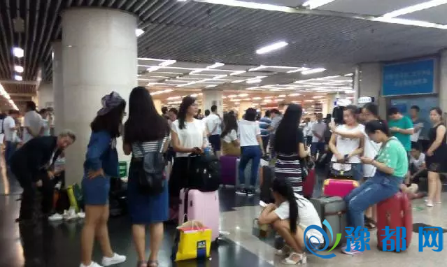受台风“妮妲”影响 信阳火车站部分列车停运