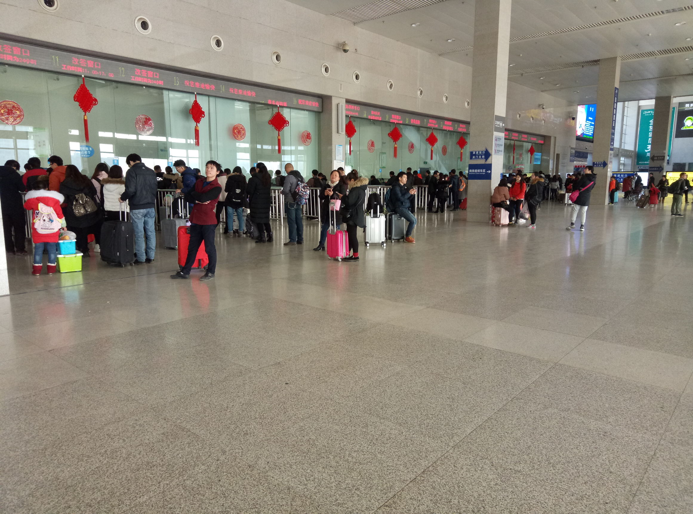 春运第一天,中部最大火车站郑州站会是什么景象呢?_图看河南-豫都网