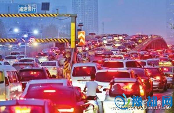 郑州6.5亿立交桥变新堵点 1公里需行半小时