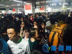 郑州铁路局今迎黄金周返程最高峰 京广方向车票售罄