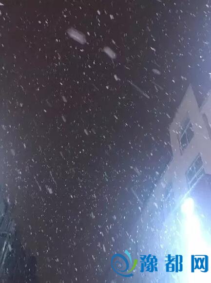 郑州飘落“圣诞雪” 下周气温直降迎霸王级寒潮