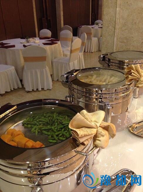 真天探视:餐饮主挨家常菜 两会劲吹节约风
