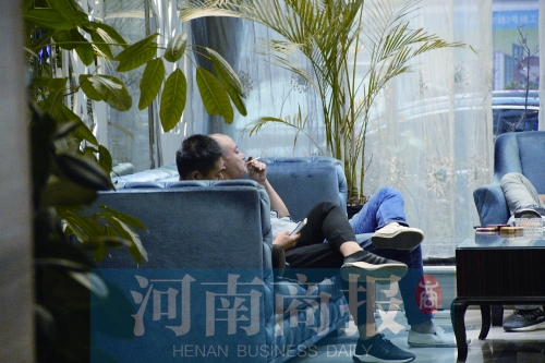 郑州对不文明行为进行约束 跑到机动车道发广告拟罚50
