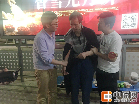  湖南男子流落郑州街头三天 终在午夜与家人团聚