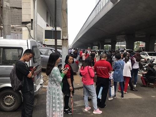 郑州金水区社保大厅排长队 这是咋回事