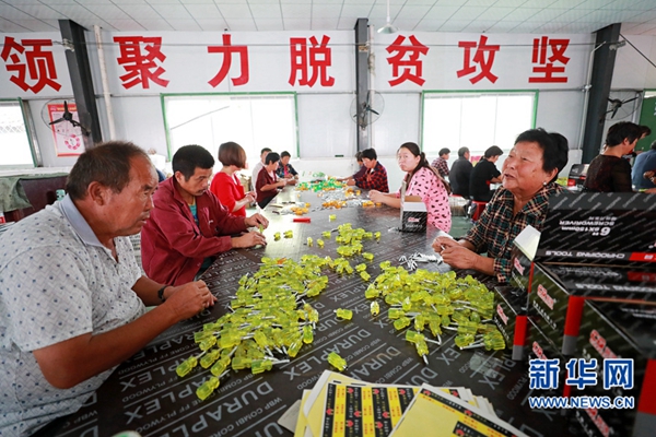【网上看河南】河南虞城：扶贫车间村头建 足不出村能挣钱