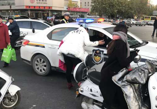  女摩的司机被男子搭话 结果电动车被骗走