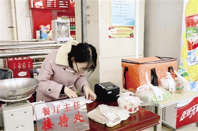 郑大“食堂外卖”上线 骑手是勤工助学岗位