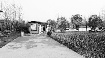 郑州北龙湖湿地公园风物秀美 茅厕太少遭吐槽