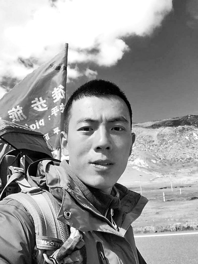  从平顶山到拉萨 小伙带奶奶遗像徒步129天