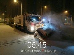 雪夜郑州除雪忙！今晨城区主干道基本可通行