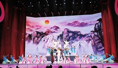 央视春晚公布主持人阵容 河南少林塔沟武校将再上春晚