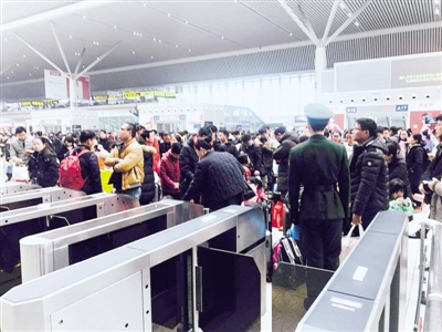 铁路迎返程高峰 节后郑州局增开纵贯临客72.5对于