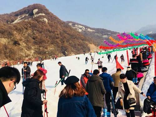 住神灵驿馆、享免费滑雪 有吃有玩闹元宵