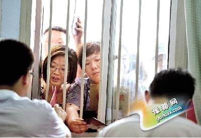 又是一年“小升初” 孩子拼成绩家长拼关系(图)