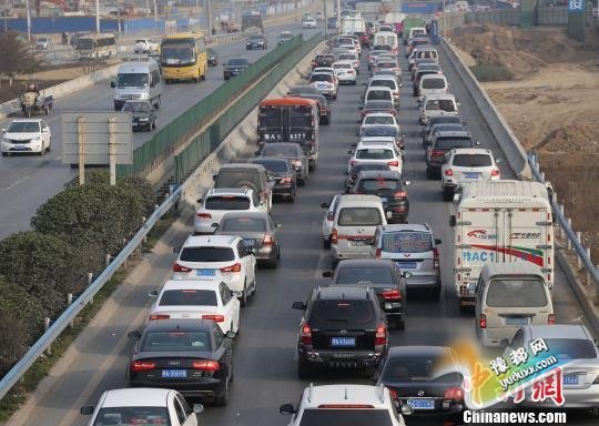  郑州市已经拥有288万辆机动车 停车位缺口达50%