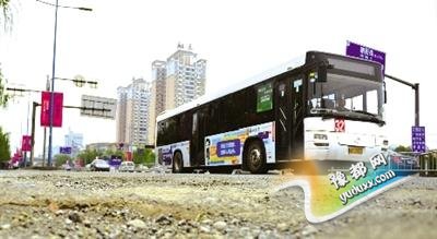郑州现多处“龟壳”路 市政：正在排查近期维修