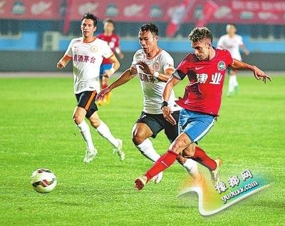 河南建业主场憾平人和 后防线盯人不紧失一球